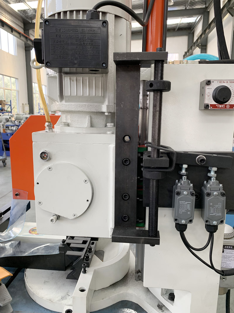 MH355CNC--全主動高低夾切管機